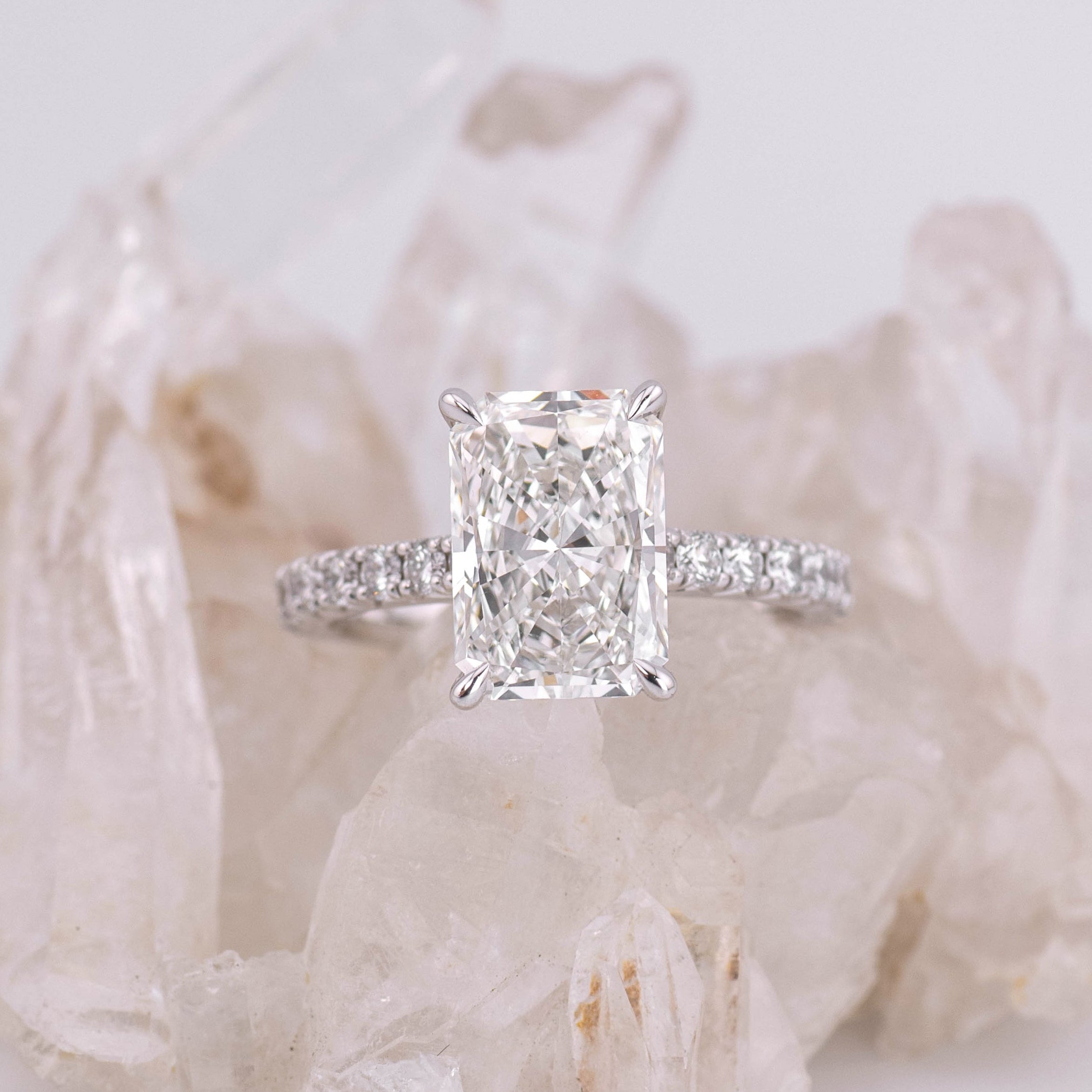 (Ready to Ship Size M) - 3.2ct Radiant Solitaire with Hidden Halo & French Pave Band 18k White Gold