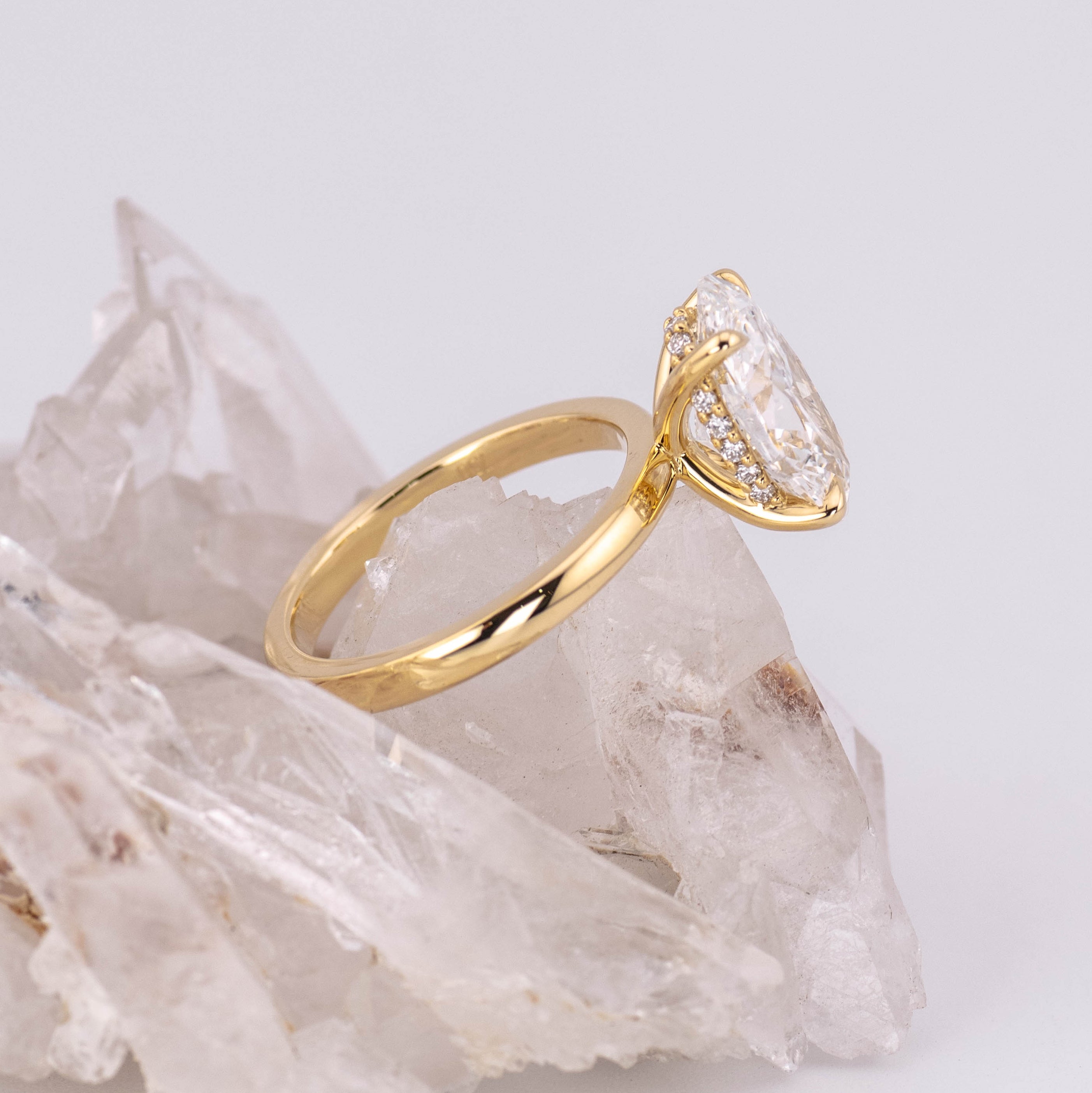 (Ready to Ship Size L) - Bella 3.0 – 4 Claw with Hidden Halo 3.26ct E VVS2 Oval Solitaire in 18k Yellow Gold
