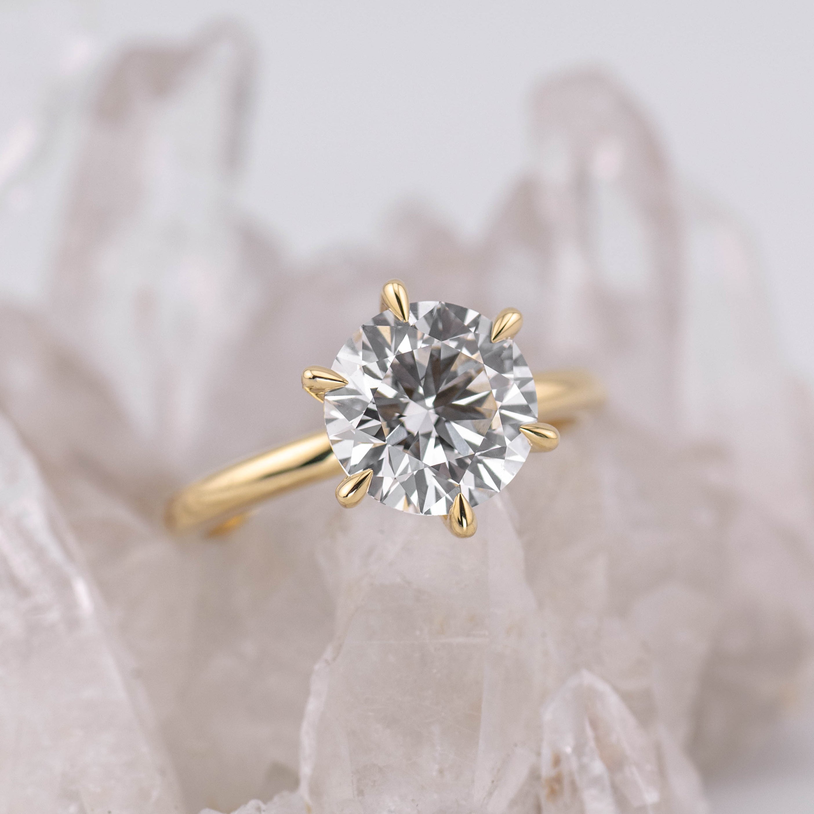 (Ready to Ship Size L) - Billie 2.5 – 6 Claw 2.53ct E VVS2 Round Solitaire 18k Yellow Gold