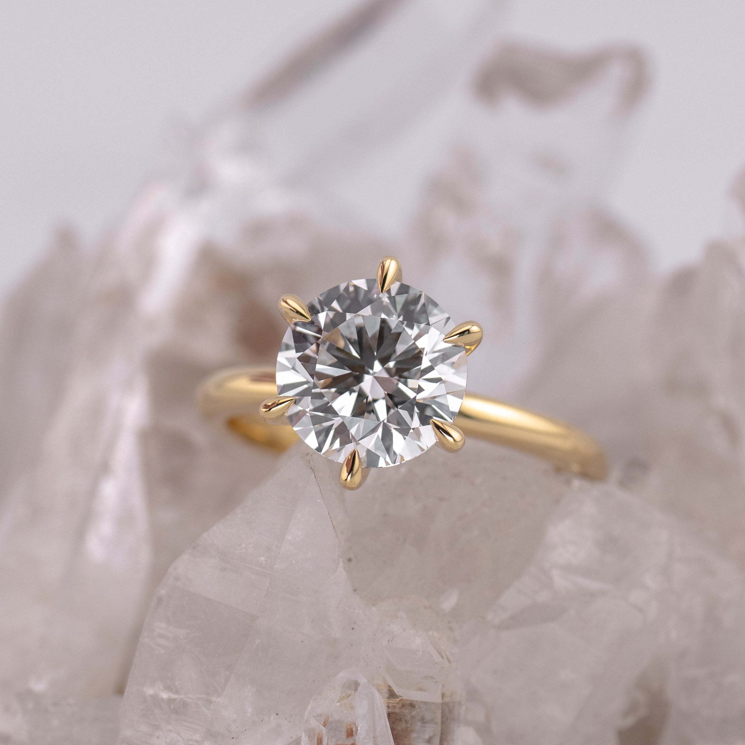 (Ready to Ship Size L) - Billie 2.5 – 6 Claw 2.53ct E VVS2 Round Solitaire 18k Yellow Gold