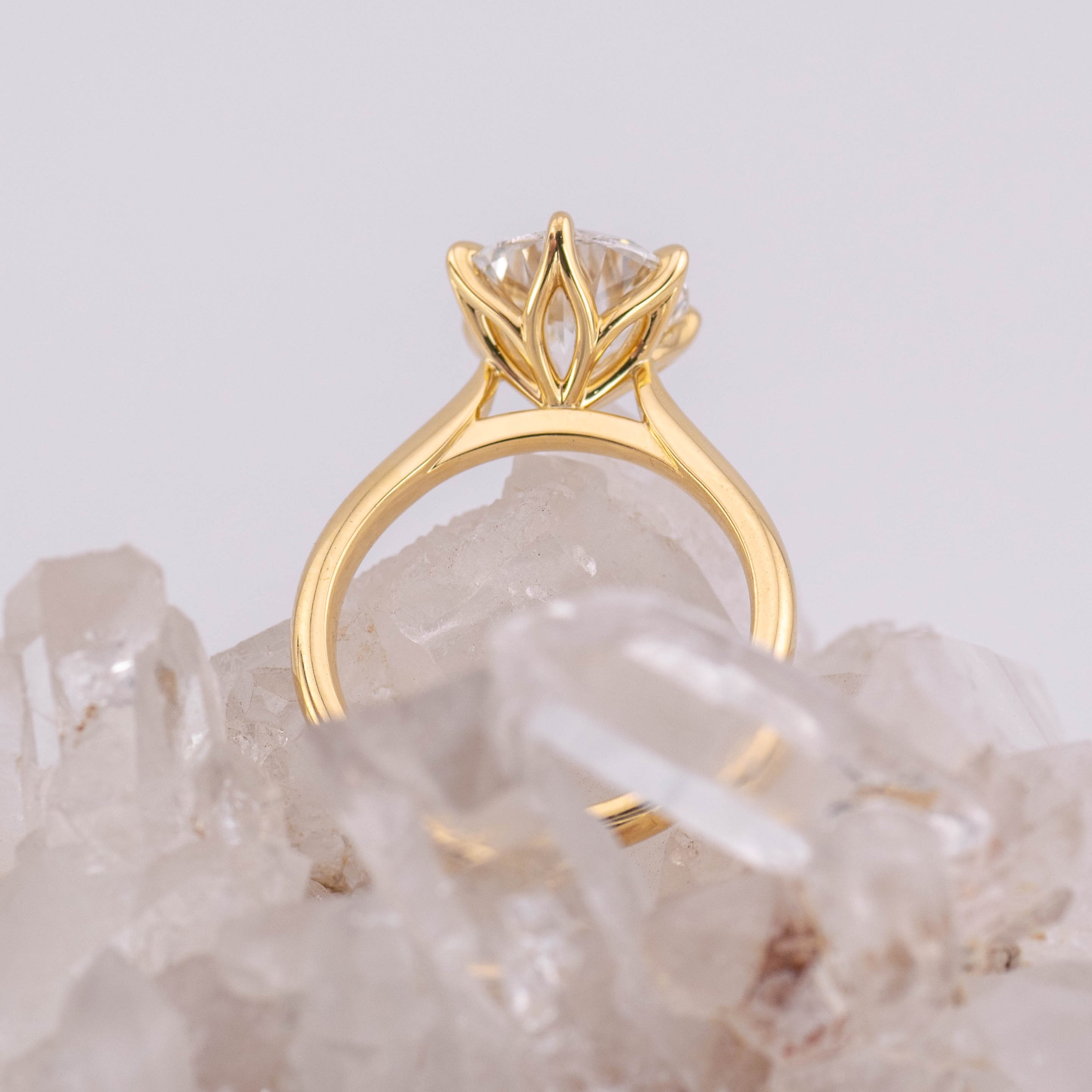 (Ready to Ship Size M) - Grace 3.0 Round Brilliant Petal Cathedral 3.04ct E VVS2 in  18k Yellow Gold
